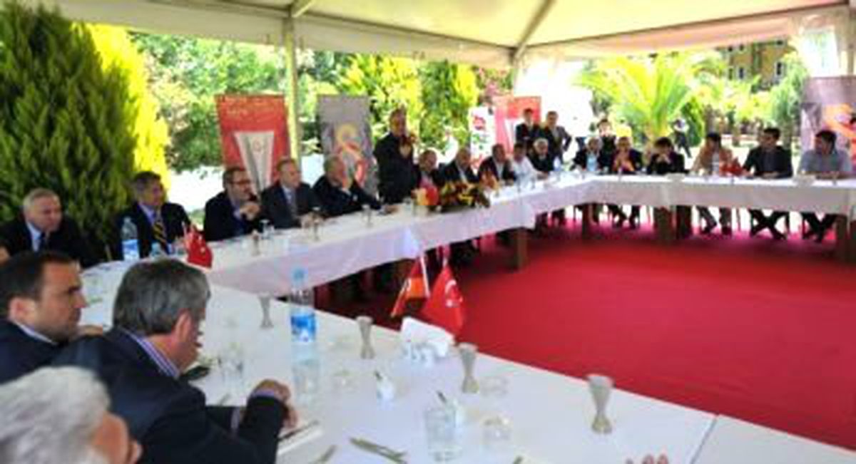 Florya\'da UEFA Kupası Yemeği