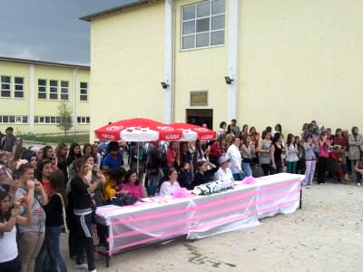 Gediz Meslek Yüksekokulu Moda Tasarım Bölümü Öğrencileri Defile Yaptı