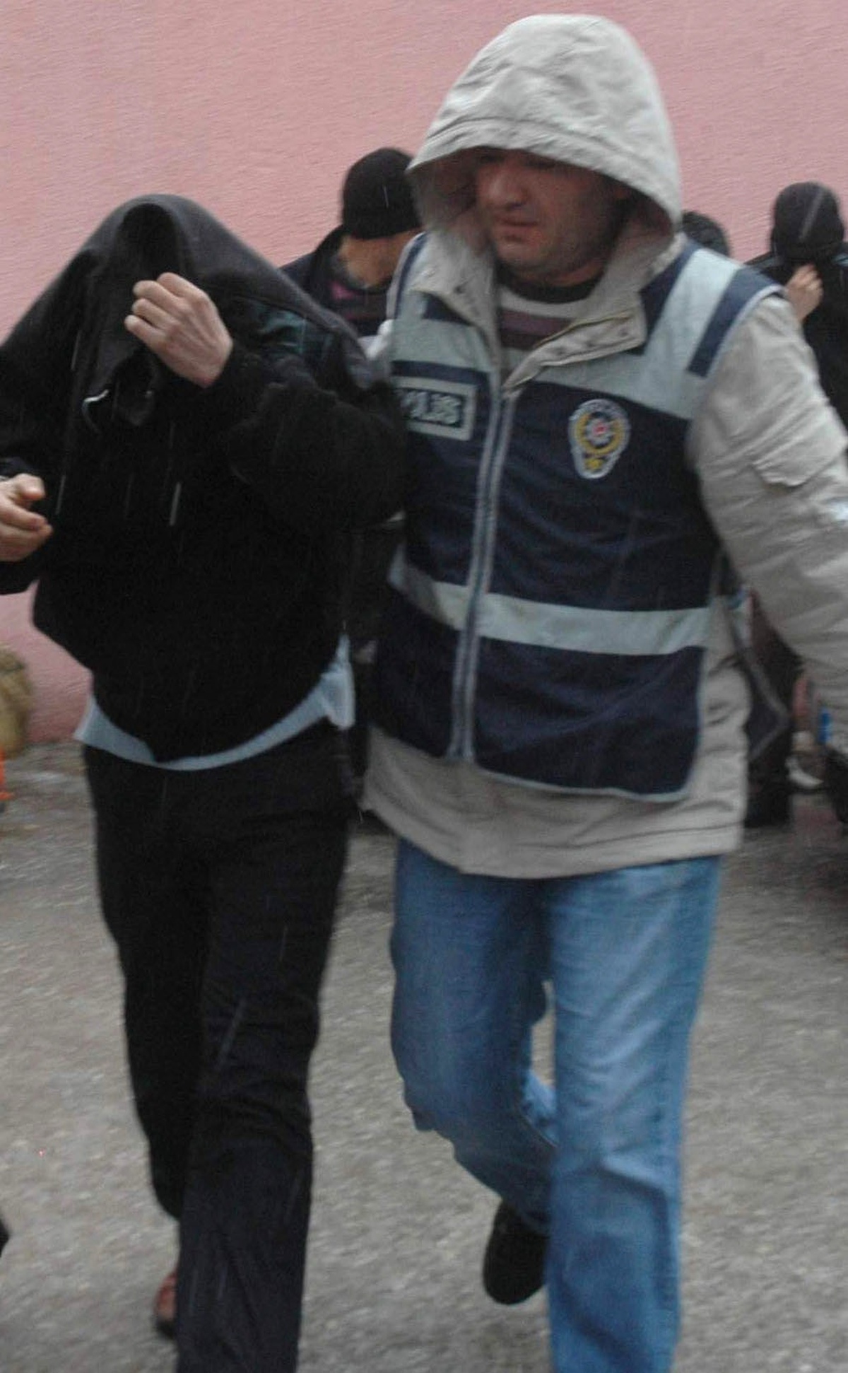 Gezmek İçin Benzinleri Bittikçe Oto Çaldılar