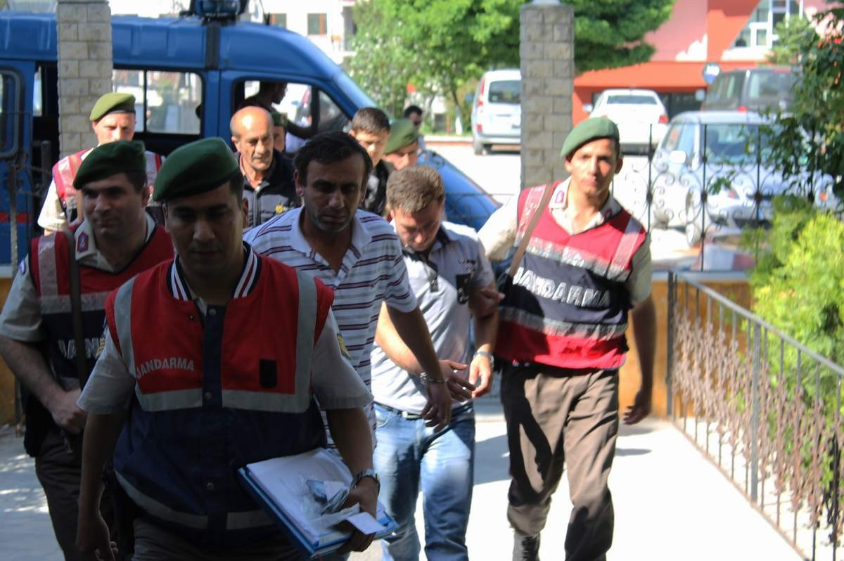 Hayvan Hırsızlarını Çamurluk Ele Verdi