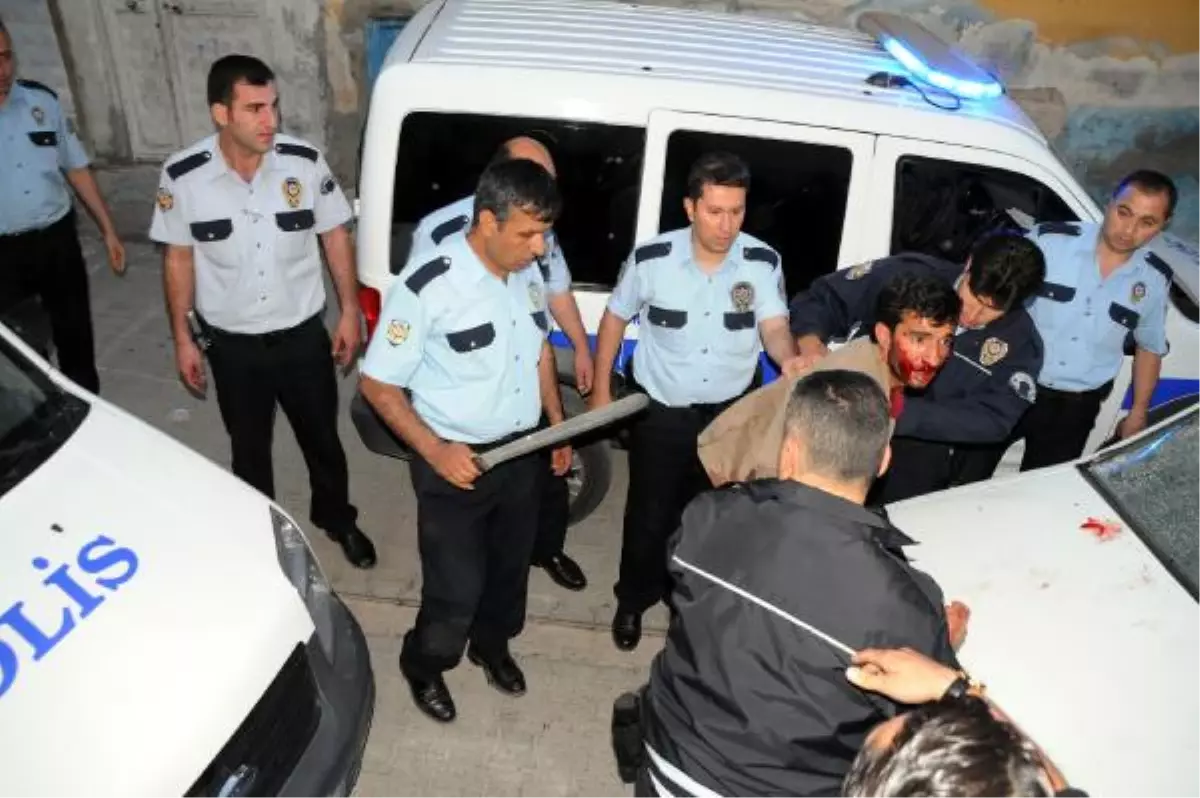 Hırsız Kovalayan Polisin Açtığı Ateş, Vatandaşı Yaraladı