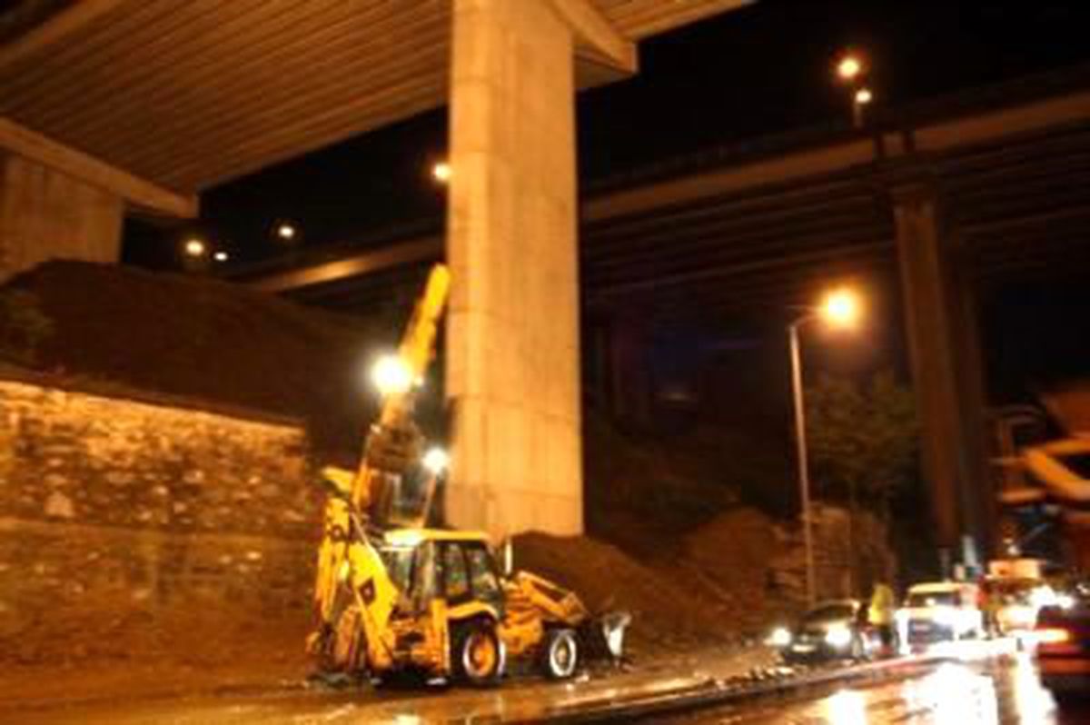 İstinat Duvarı Sağanak Yağmurda Çöktü