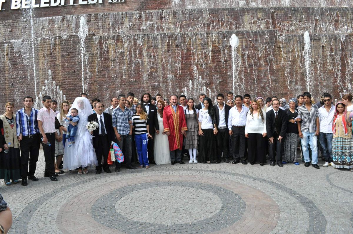 İzmit Belediyesi'nin Toplu Nikah Töreni Renkli Görüntülere Sahne Oldu