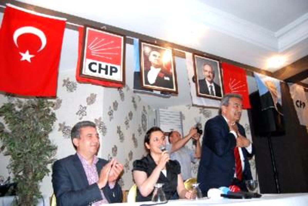 Kamer Genç'ten Çıplaklık Gafı