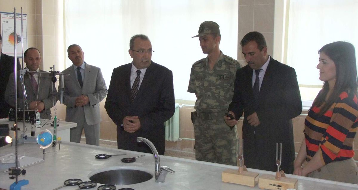 Kardeşlik Melodisi Projesi Köy Okuluna Laboratuvar Sağladı