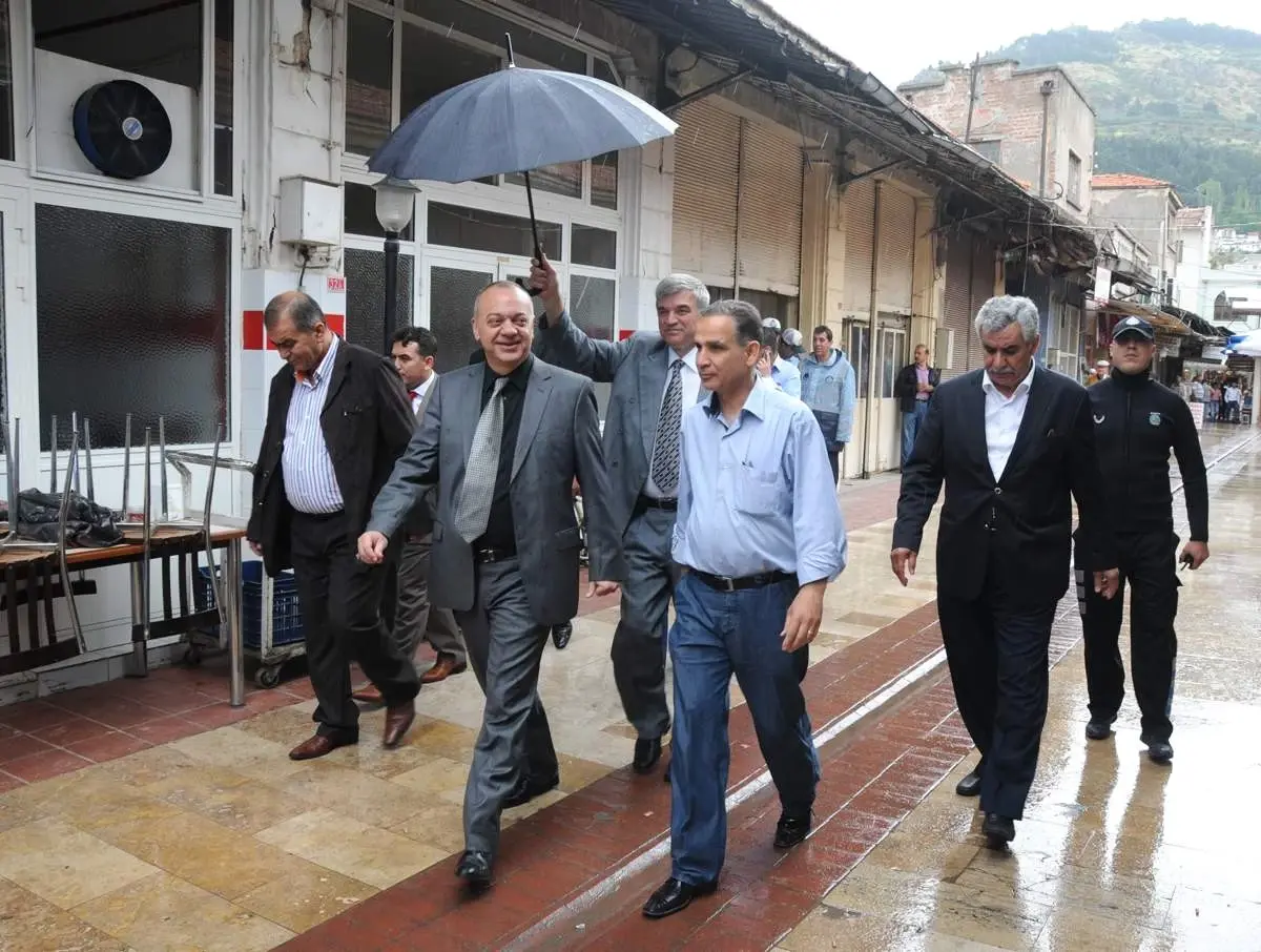 Manisa Kapalı Çarşı\'da Çözüm Arayışı