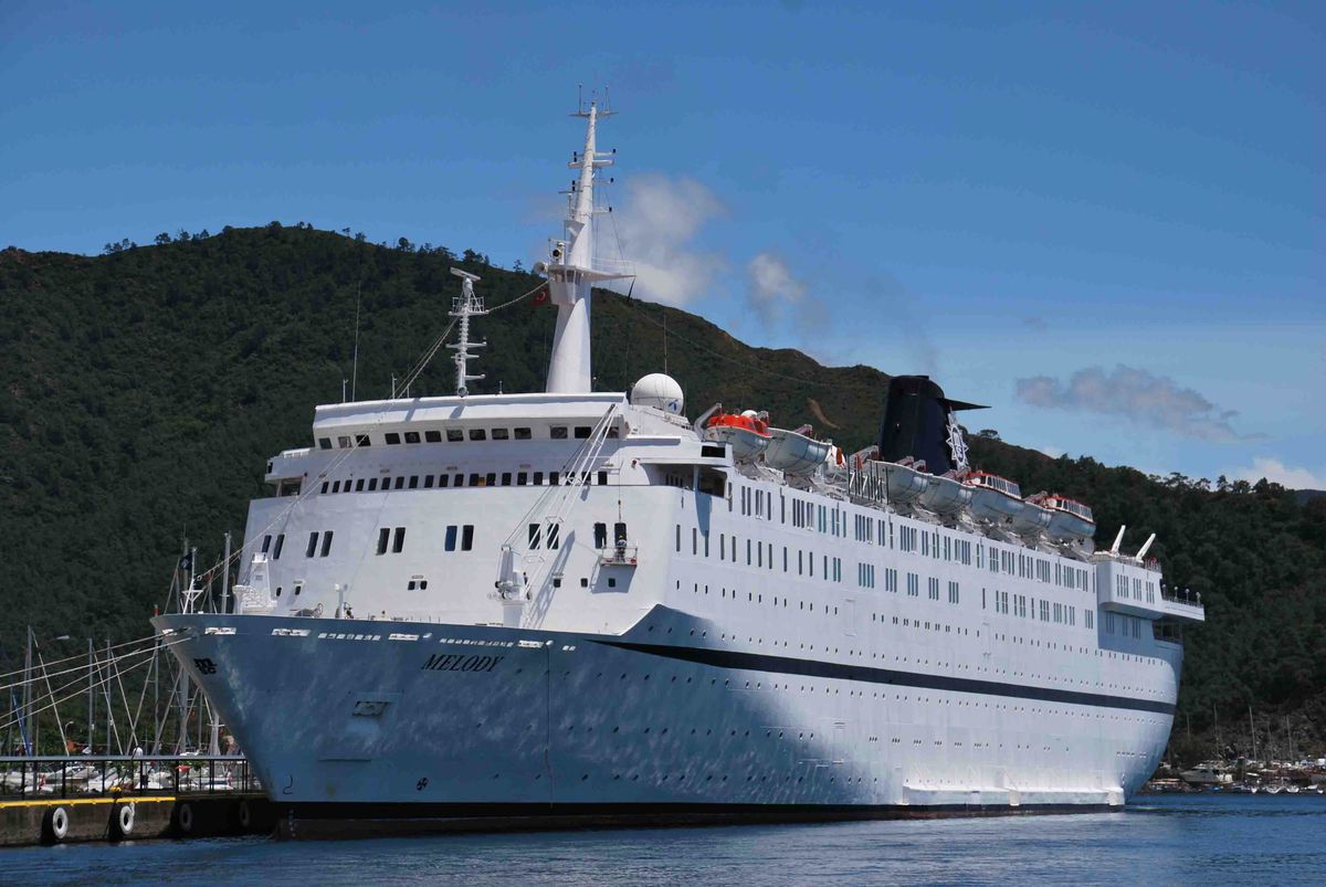 Marmaris Dev Yolcu Gemilerini Ağırlıyor