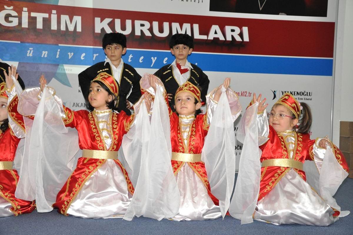 Minikler Mezuniyet Kepi Attı