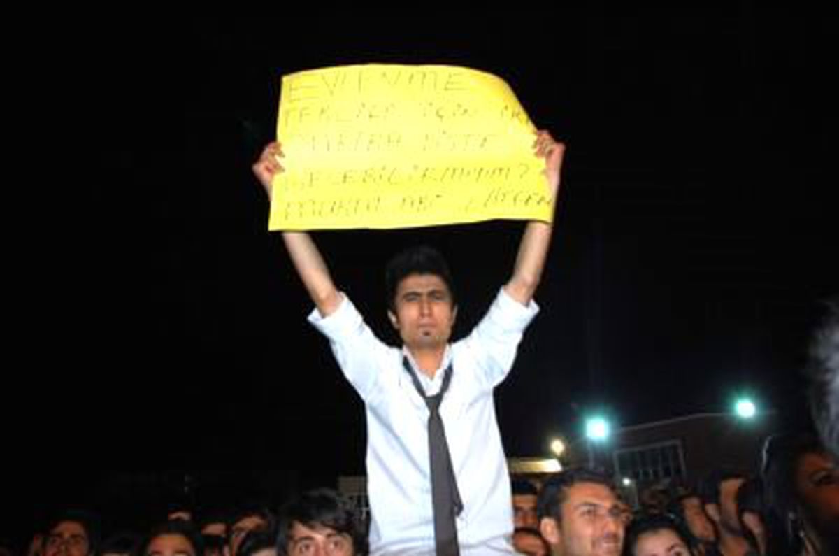 Murat Göğebakan Konserinde Evlenme Teklifi