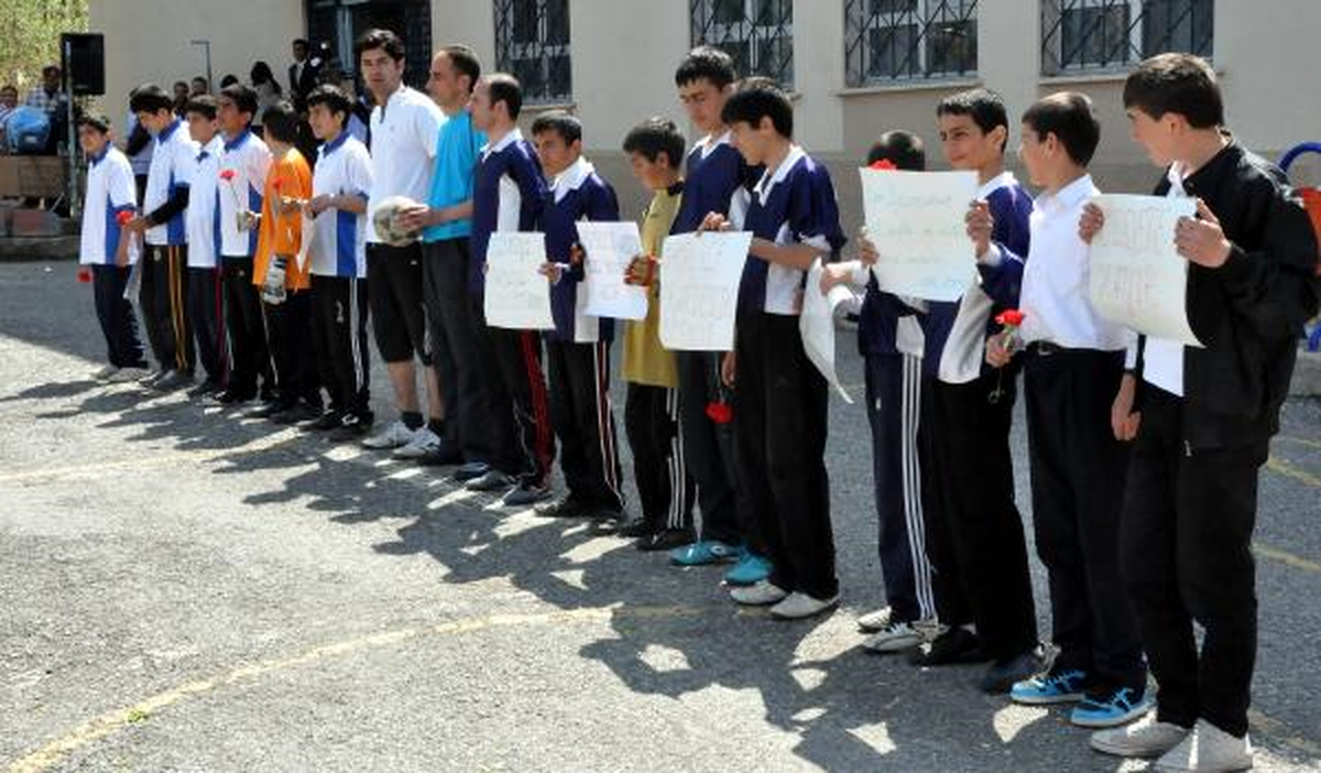 Öğrencilere Şiddetten Uzak Futbol Dersi