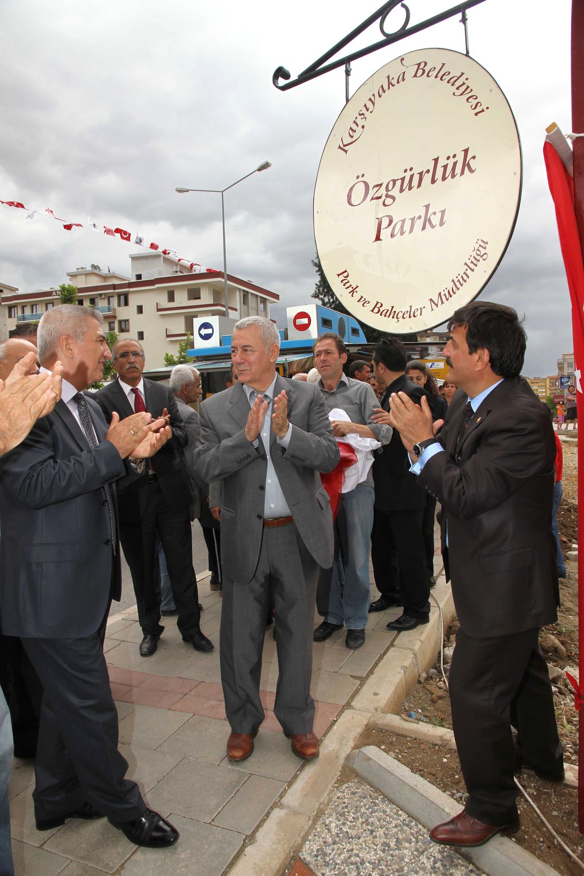 Özgürlük Anıtı Karşıyaka\'da Açıldı