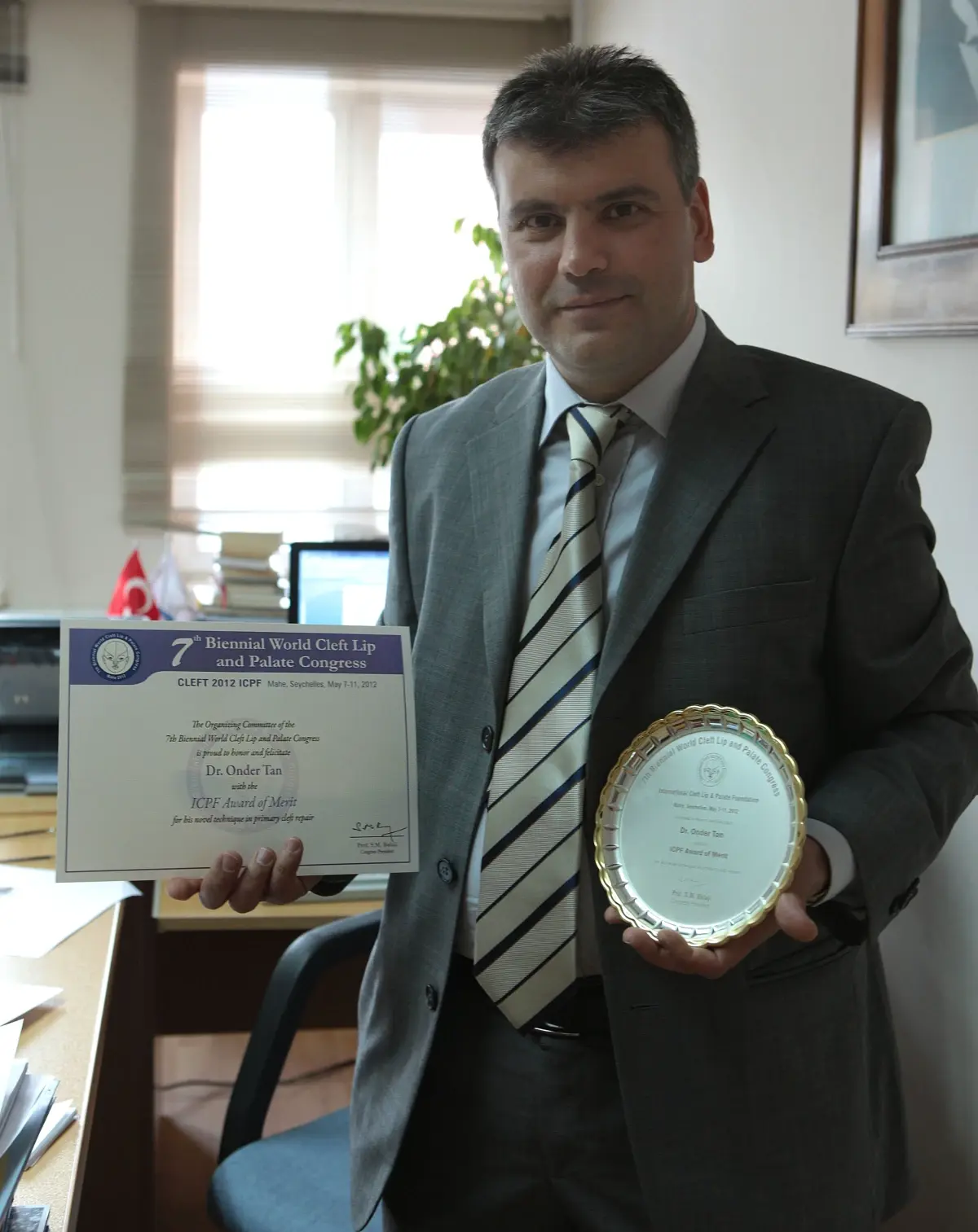 Plastik Cerrah Doç.Dr.Önder Tan'ın, 'Tan (Triangular With Ala Nasi) Iı Yöntemi' Uluslararası Ödül...