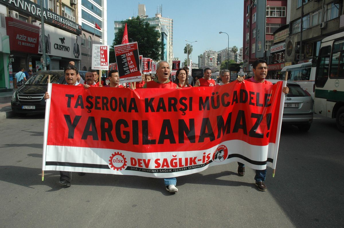 Sağlık İşçilerinin Duruşması Öncesi Yürüyüş Eylemi