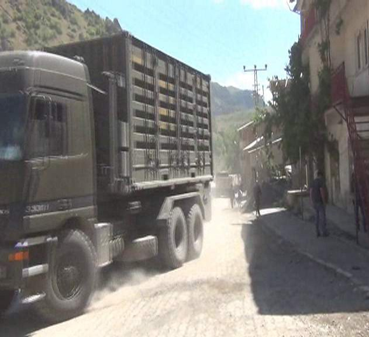 Sınıra Sevkiyat Sürüyor