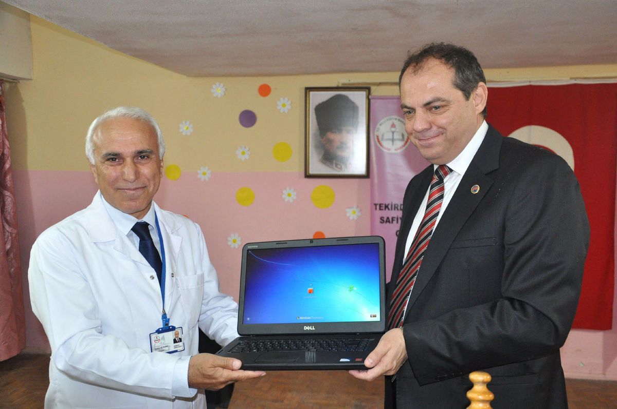 Tekirdağ Belediyesi Temiz Okulları Laptopla Ödüllendirdi