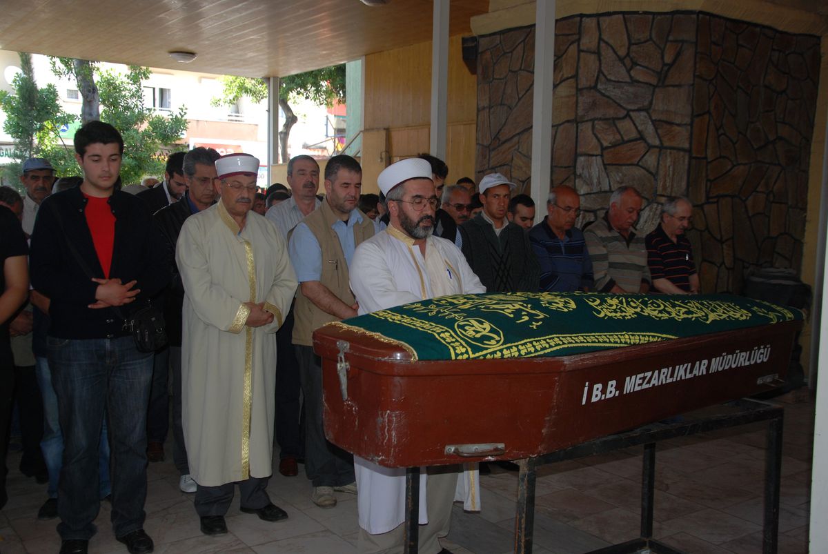 Torbalı\'nın Tanınmış Kahvecilerinden Olan Hayrettin Kınış, Kendini Asmak Suretiyle Yaşamına Son...