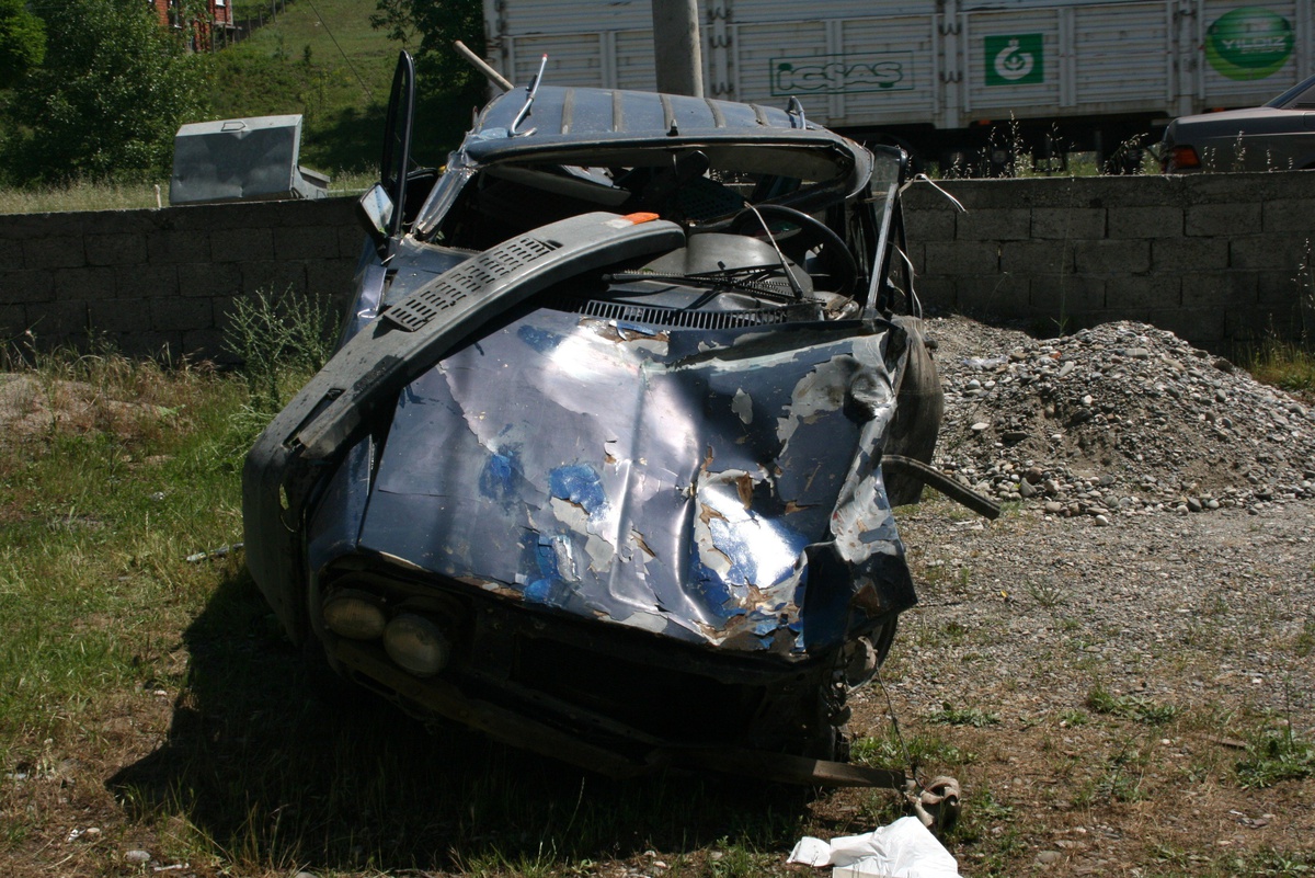 Trenin Çarptığı Otomobilden Sağ Çıktı