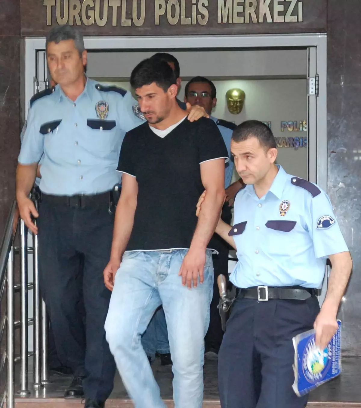 Turgutlu\'da Bayan Doktora Bıçaklı Saldırı