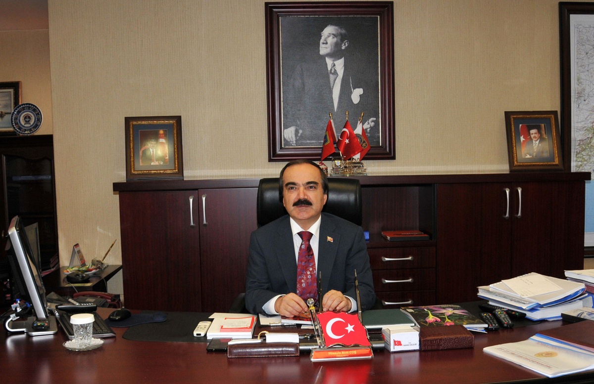 Vali Coş."Gençlerine Güvenen, Onları İyi Yetiştiren Milletler İlelebet Mevcudiyetlerini...
