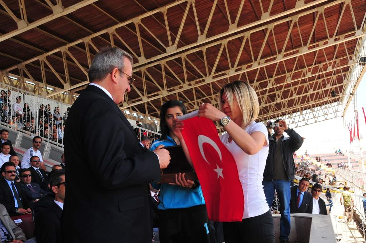 Vali Karaloğlu\'nun 19 Mayıs Mesajı