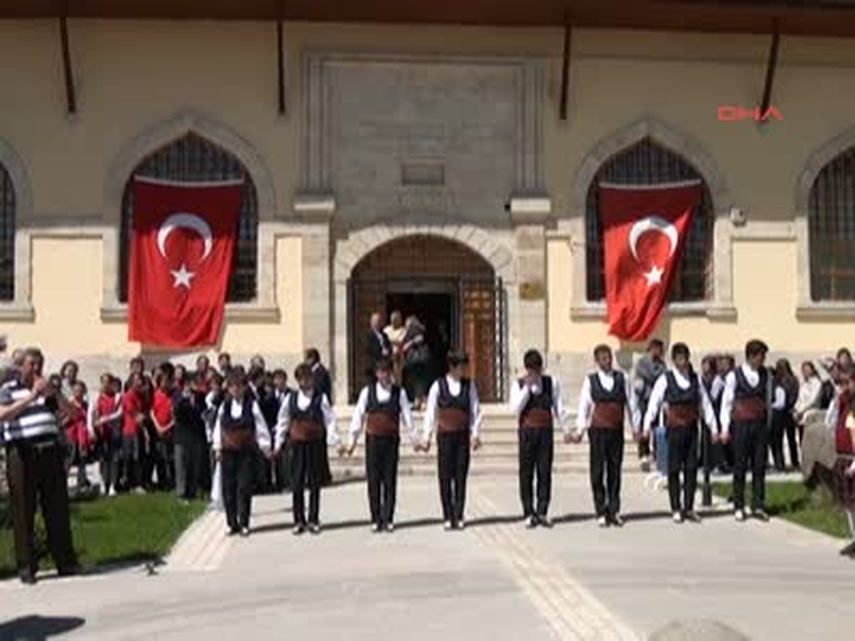 Vali, Müzede Para Basıp Kazı Yaptı