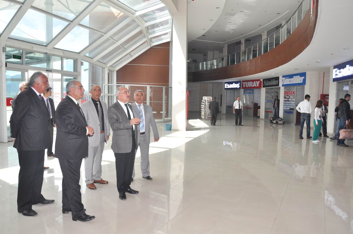 Vali Yenigün Otobüs Terminalini Gezdi