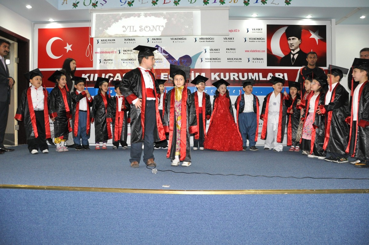 Yelkenoğlu\'nun Minikleri\'nden Mezuniyet Gösterisi