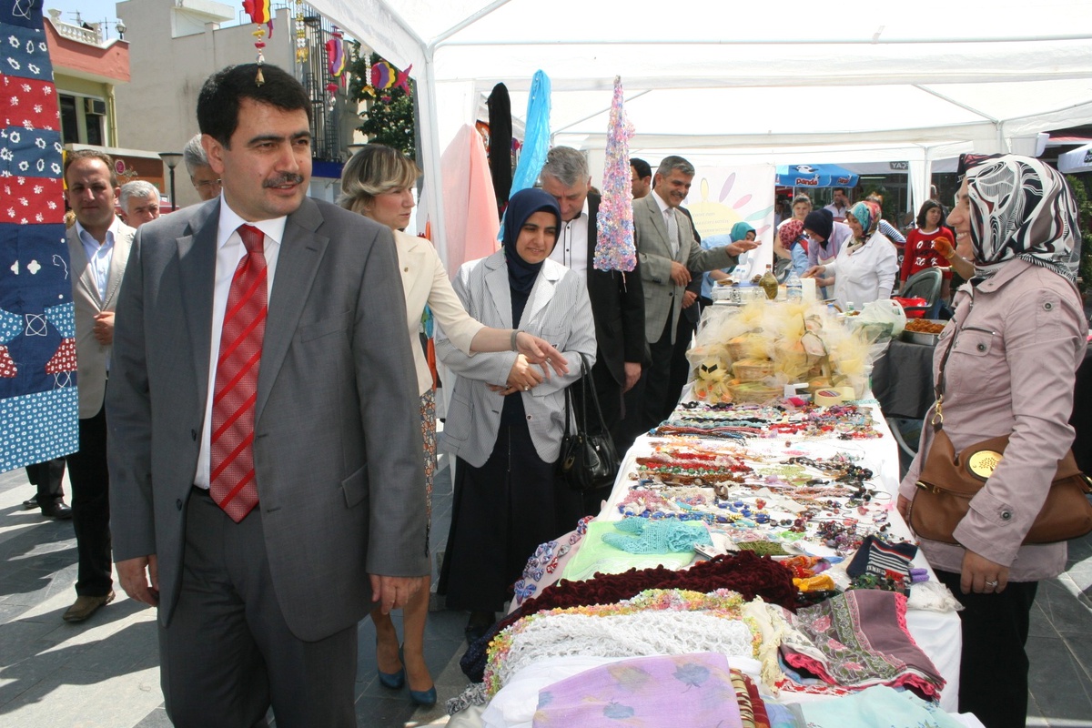 Yeşil Düzce Eğitim Uygulama Okulu Resim Sergisi ve Kermesi Açıldı
