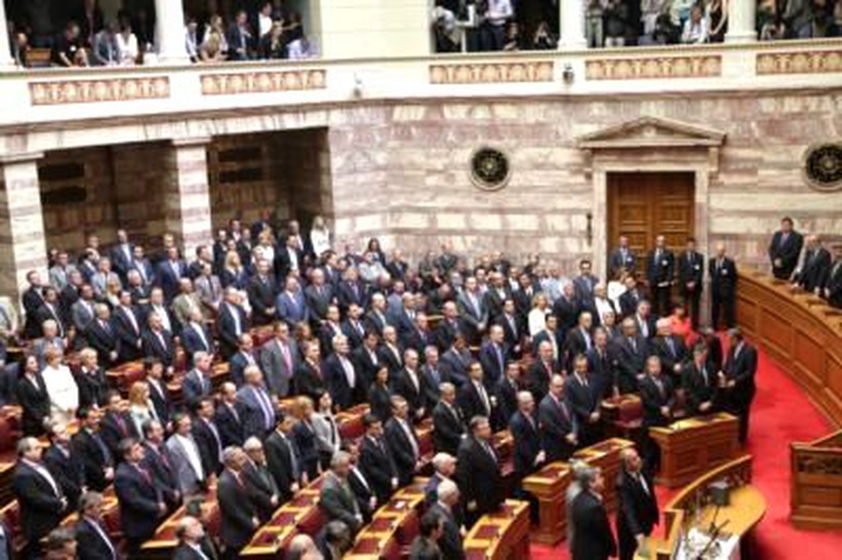 Yunanistan\'da Geçici Hükümetin Maliye Bakanı Zannias Resmen Göreve Başladı