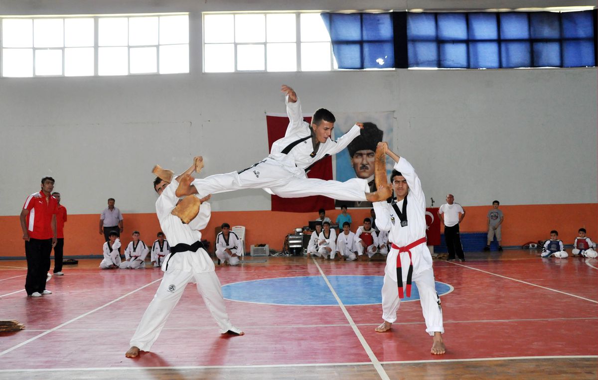 19 Mayıs'a Sporcular Damga Vurdu