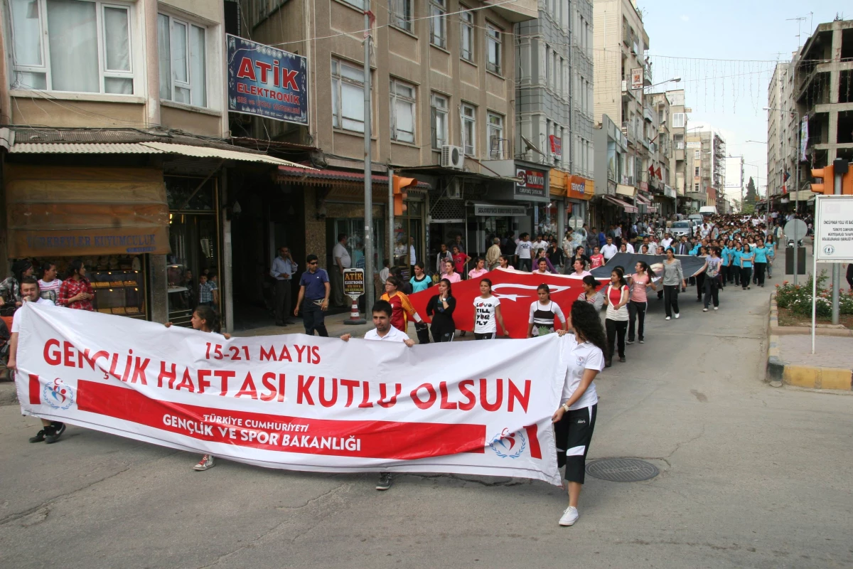 19 Mayıs Atatürk\'ü Anma, Gençlik ve Spor Bayramı Yürüyüşü
