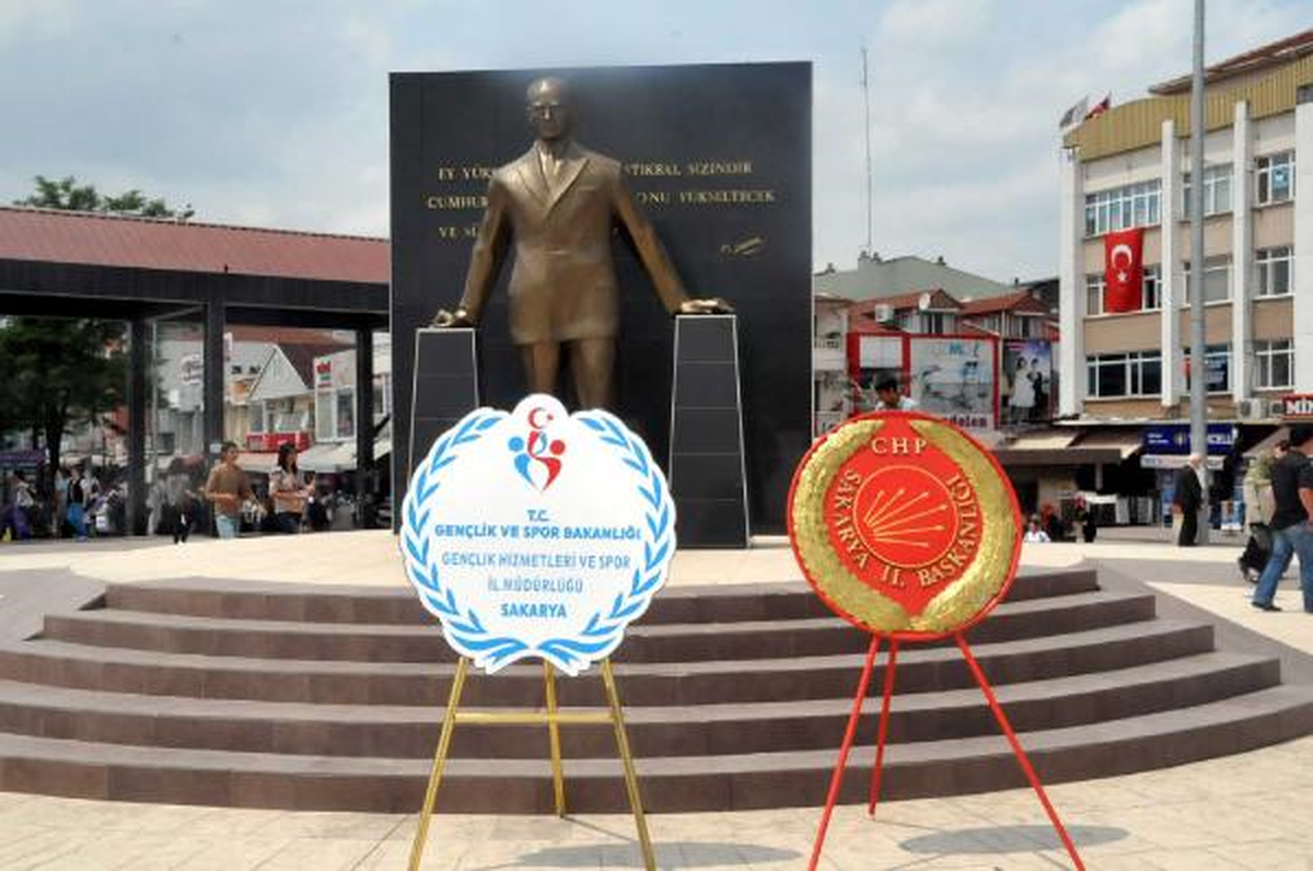 19 Mayıs Kutlamalarında Çelenk Krizi