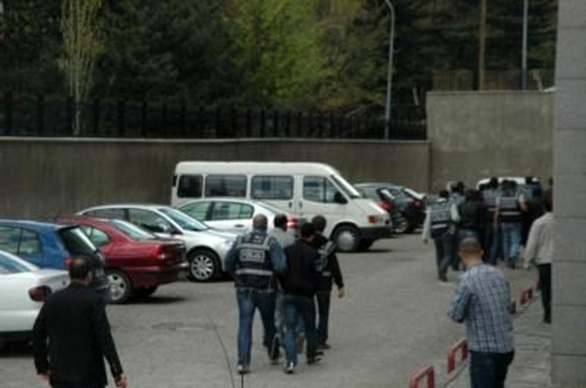 20 Kck Şüphelisinden 13\'ü Tutuklandı