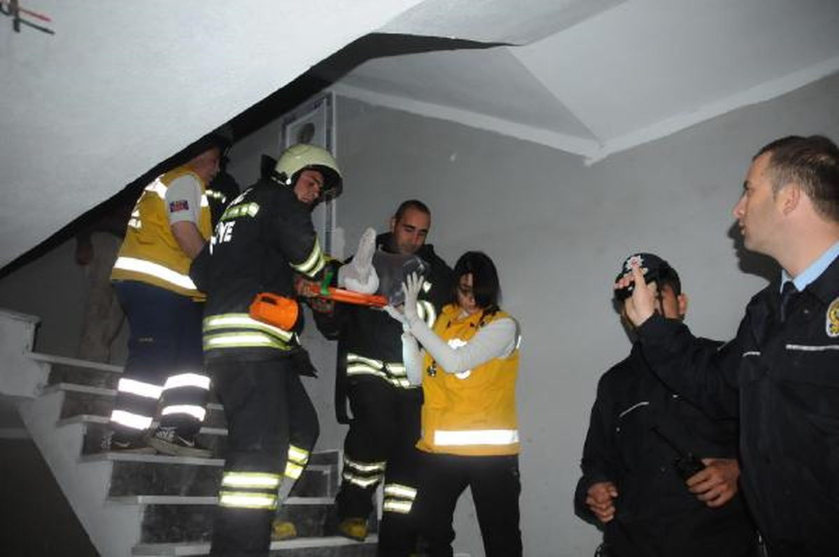 4\'üncü Kattan Düşen Boyacının Bacağı Kırıldı