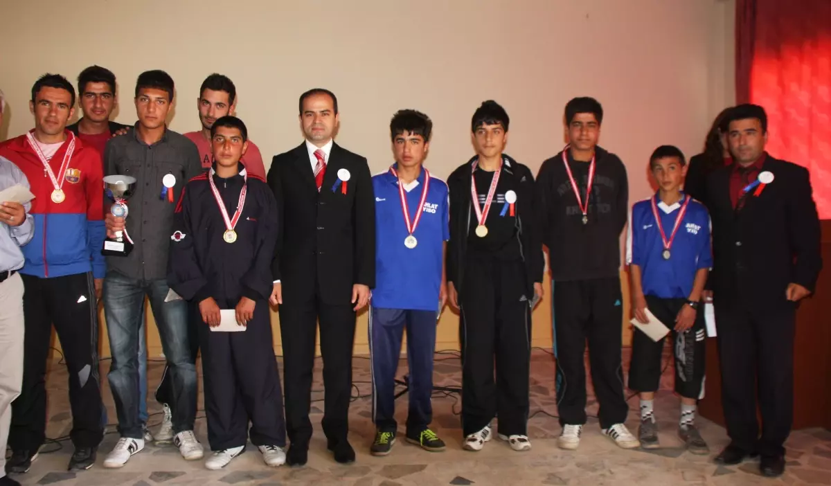 Ahlat\'ta 19 Mayıs Atatürk\'ü Anma Gençlyik ve Spor Bayramı Kutlamaları