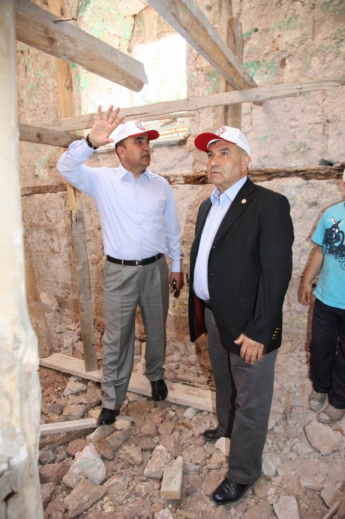 AK Parti Heyetinden Somuncu Baba Külliyesi\'ne Ziyaret