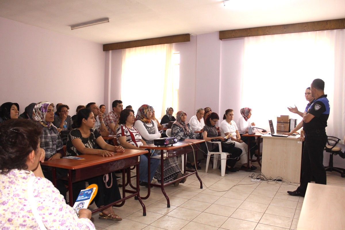 Akmek'ten 'Komşu Kollama' Semineri