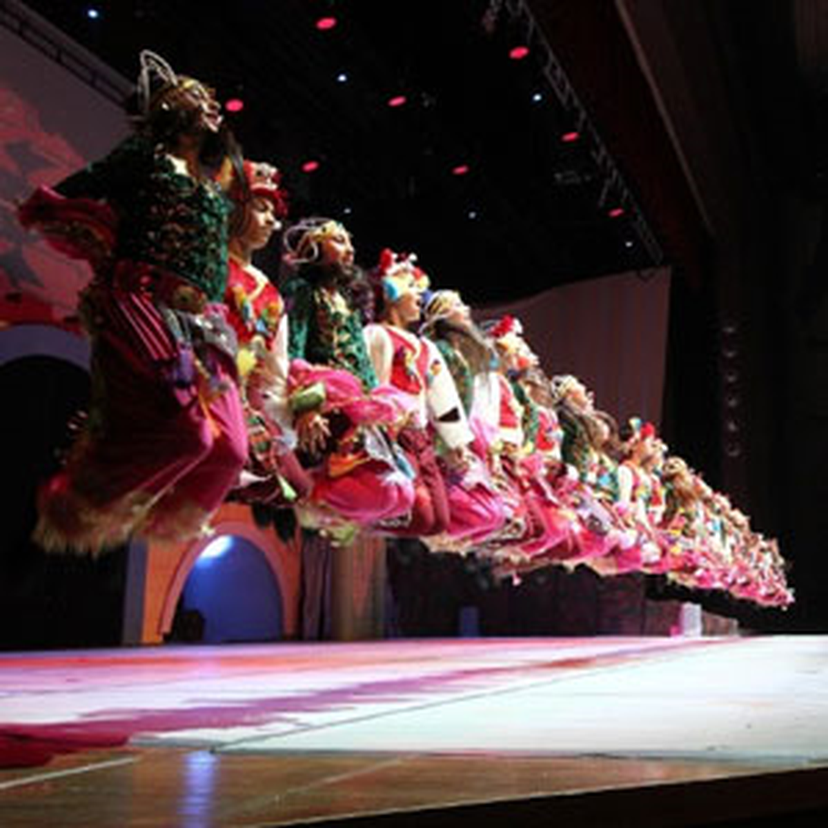 Anadolu Ateşi Çocuk Grubu \'Kıvılcım\'ın İlk Turnesi Göz Kamaştırdı