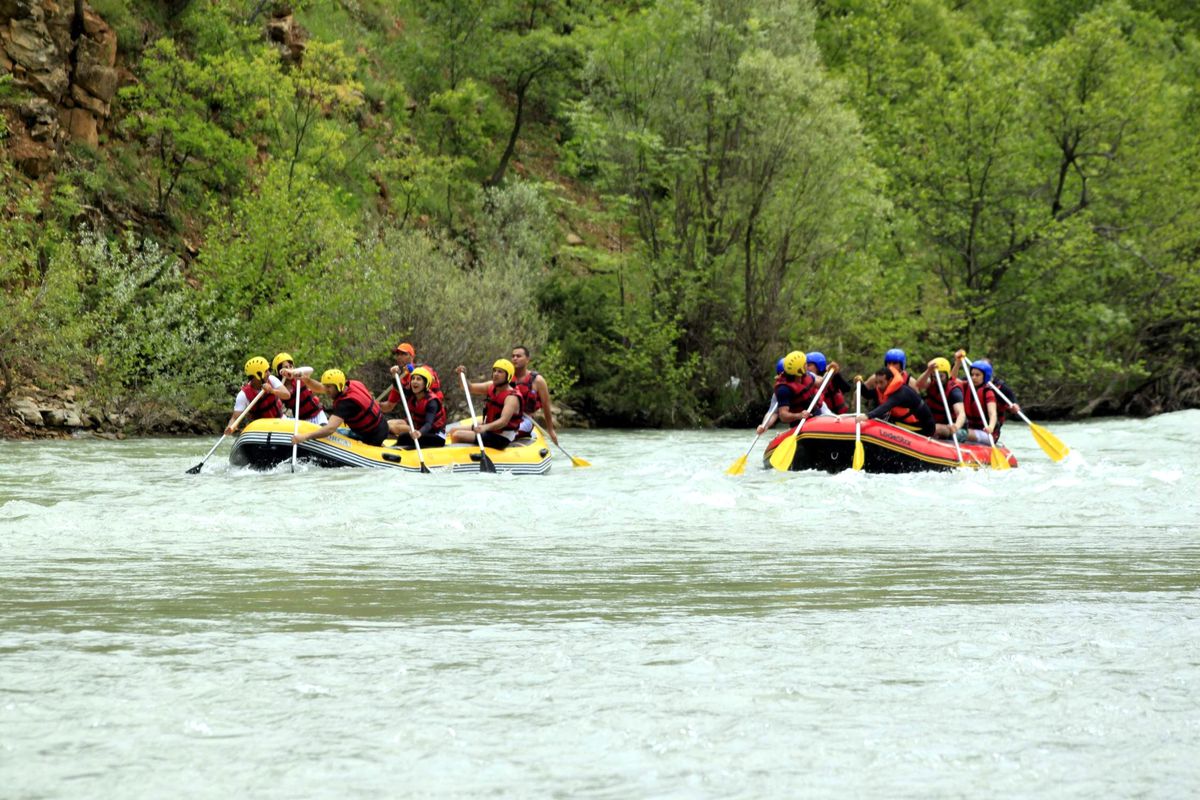Ata\'yı Munzur\'da Rafting Yaparak Andılar