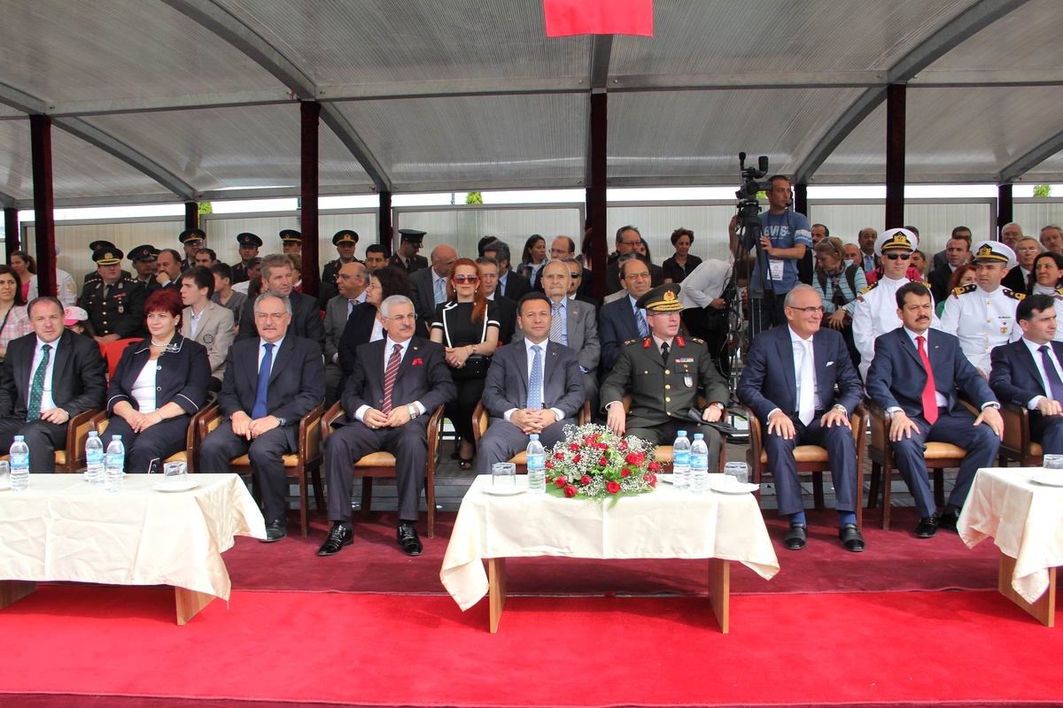 Atatürk'ü Temsil Eden Bayrak Karaya Çıkarıldı
