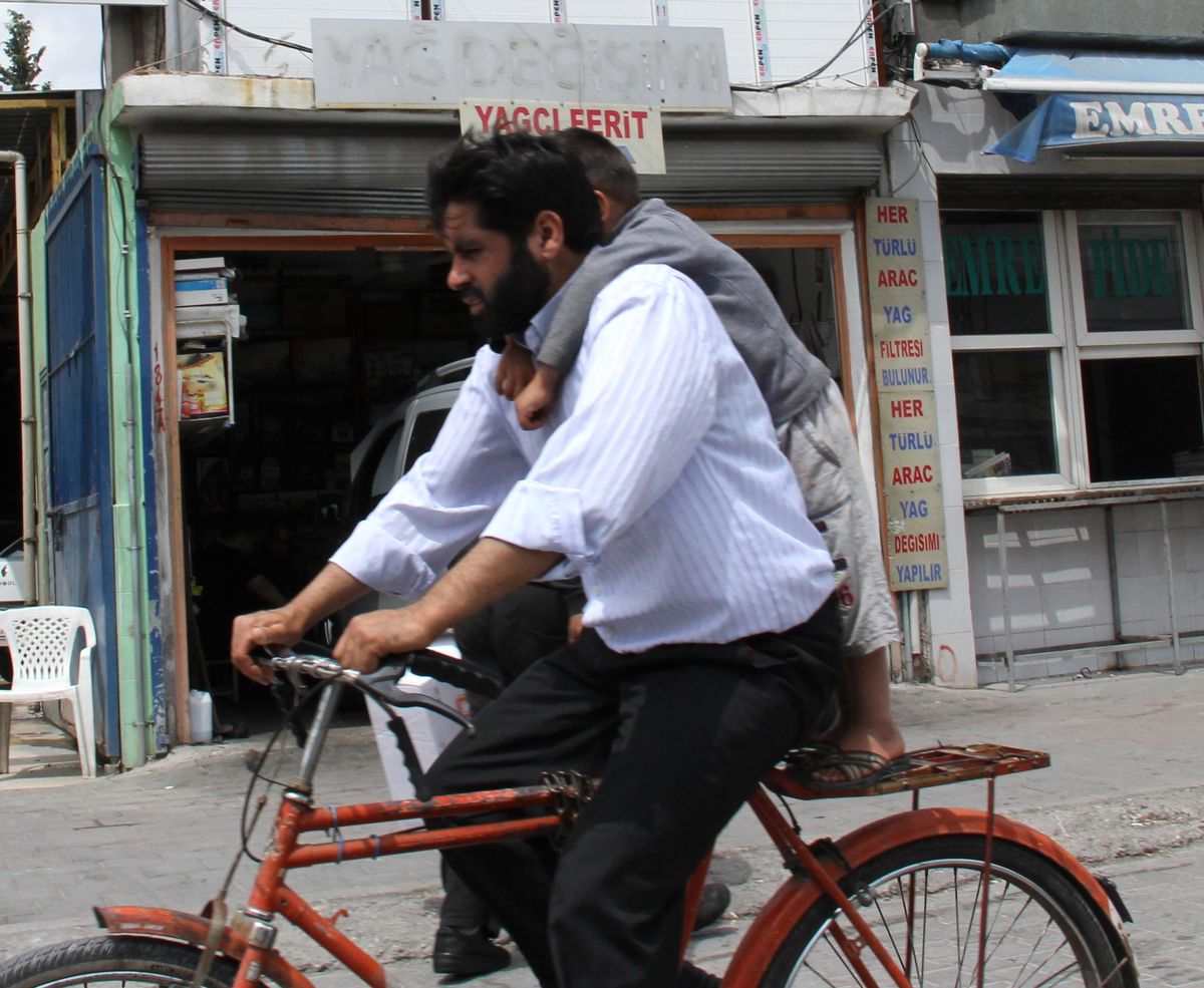 Baba ile Oğlunun Tehlikeli Gezintisi