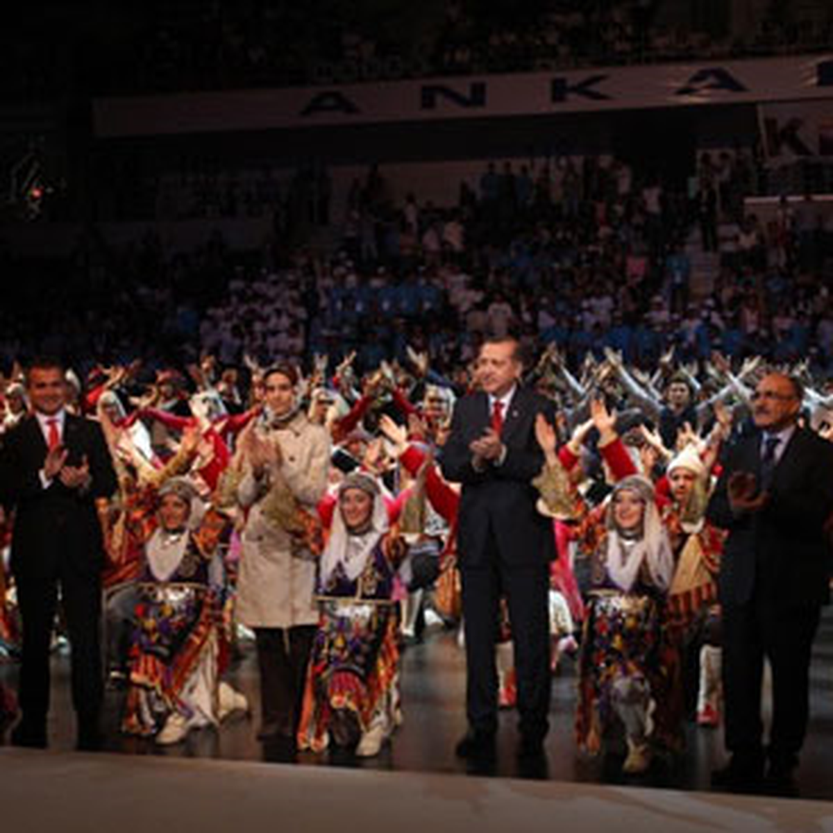 Başbakan Erdoğan, 81 İl ve KKTC\'den Gelen Gençlik Temsilcilerini Kabul Etti