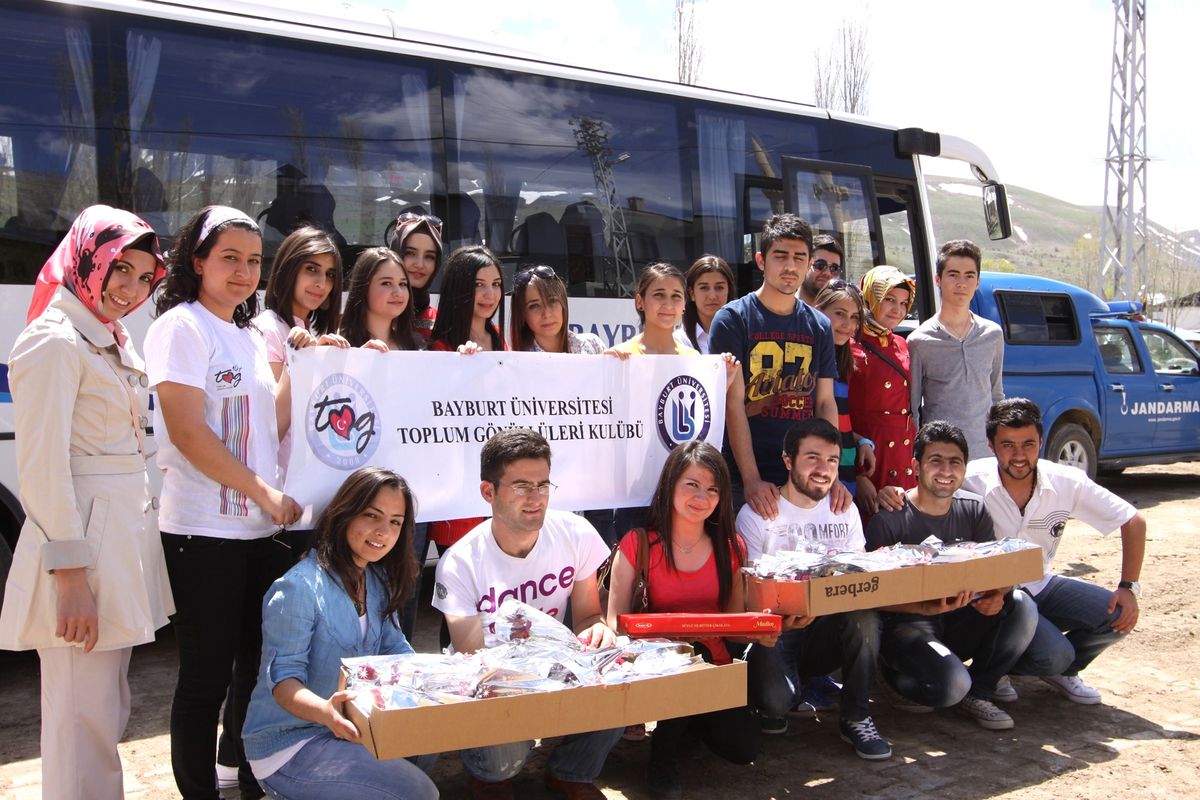 Bayburt Üniversitesi Öğrencileri, Köy Kadınlarını "Kadına Yönelik Şiddet" Konusunda Aydınlattı