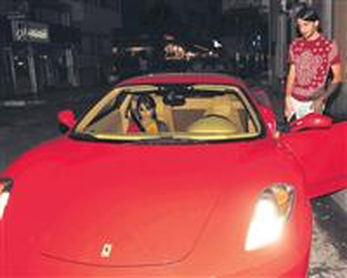 Boğaz\'da Ferrari Şov Yaptı