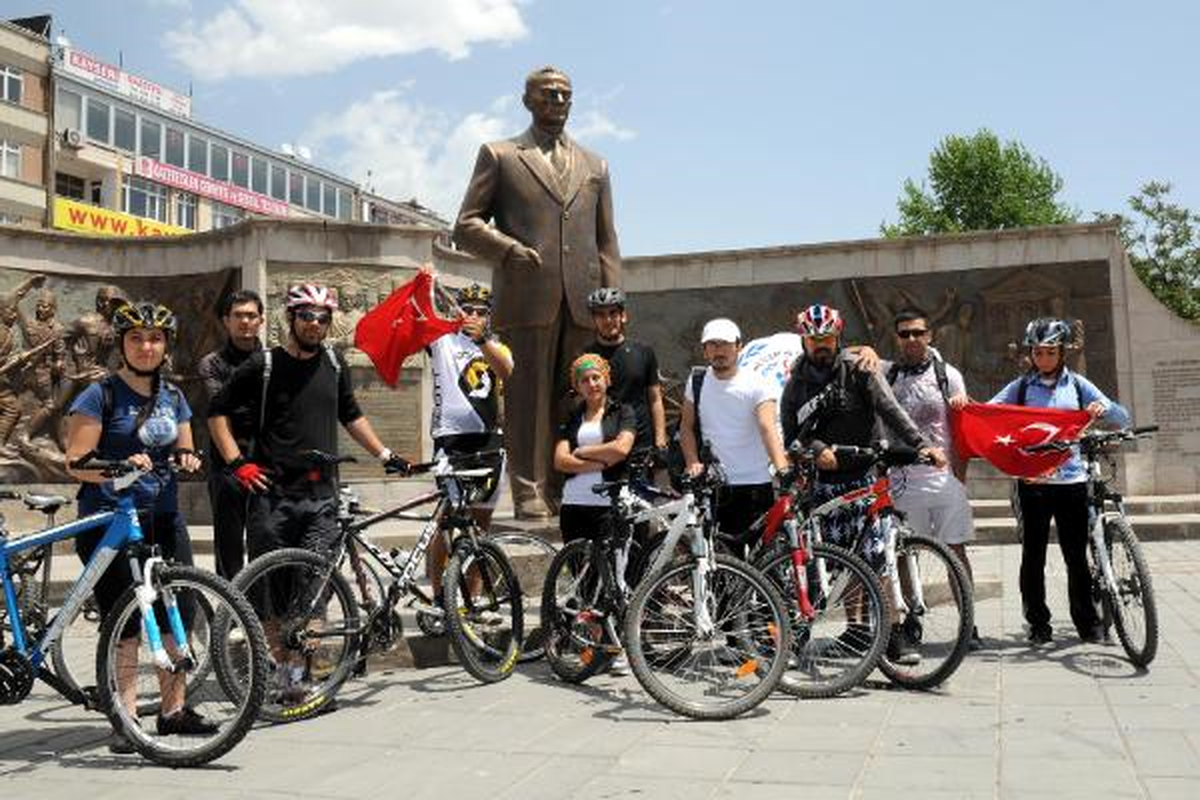 CHP'den Kayseri'de Alternatif Bayram Kutlaması