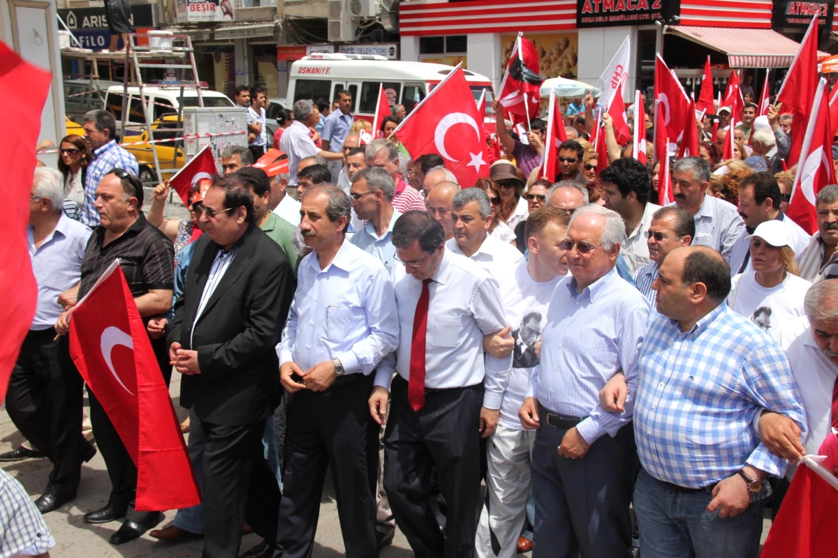 CHP Mersin\'de 19 Mayıs\'ı Farklı Kutladı