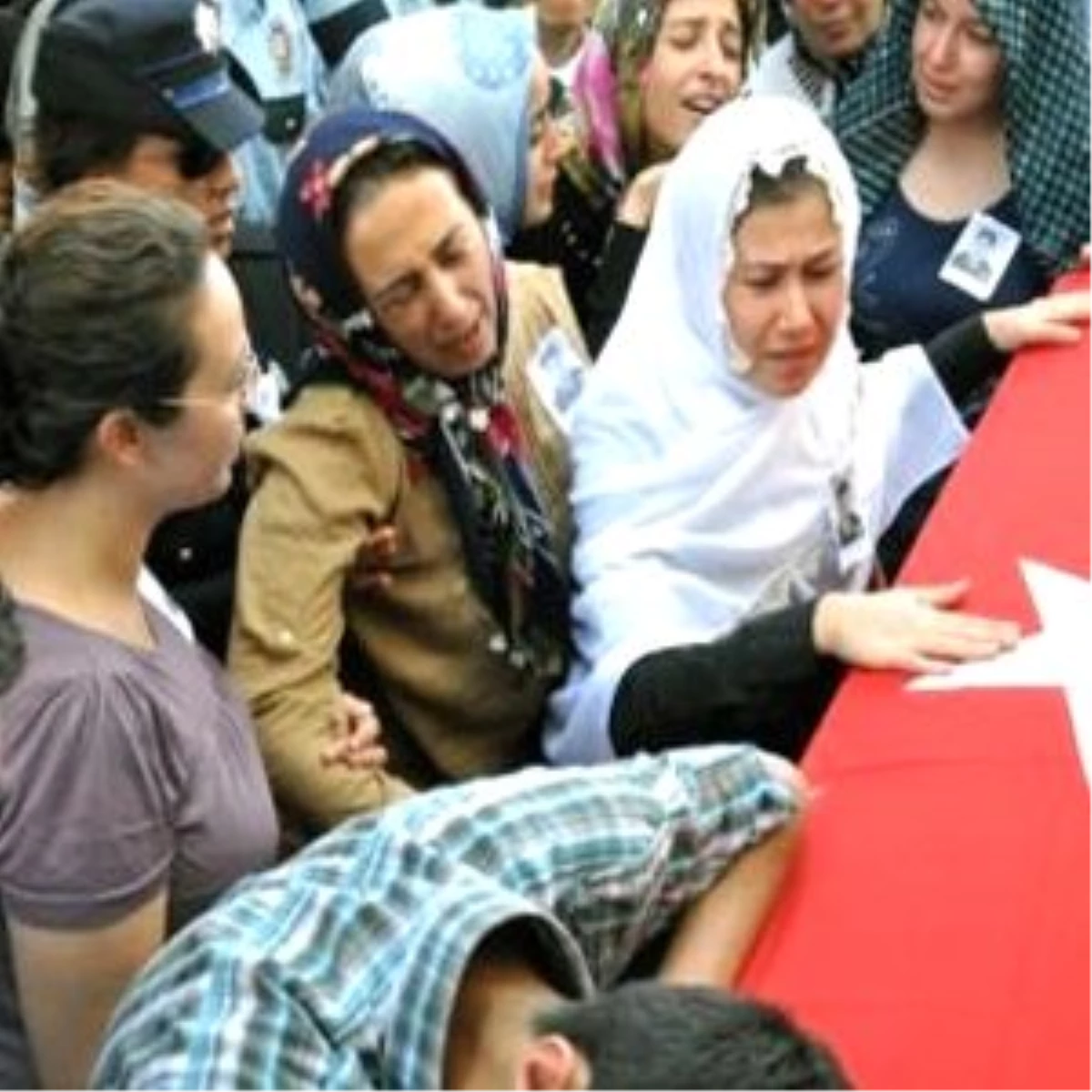 Diyarbakır\'da Silahlı Saldırı: 1 Ölü
