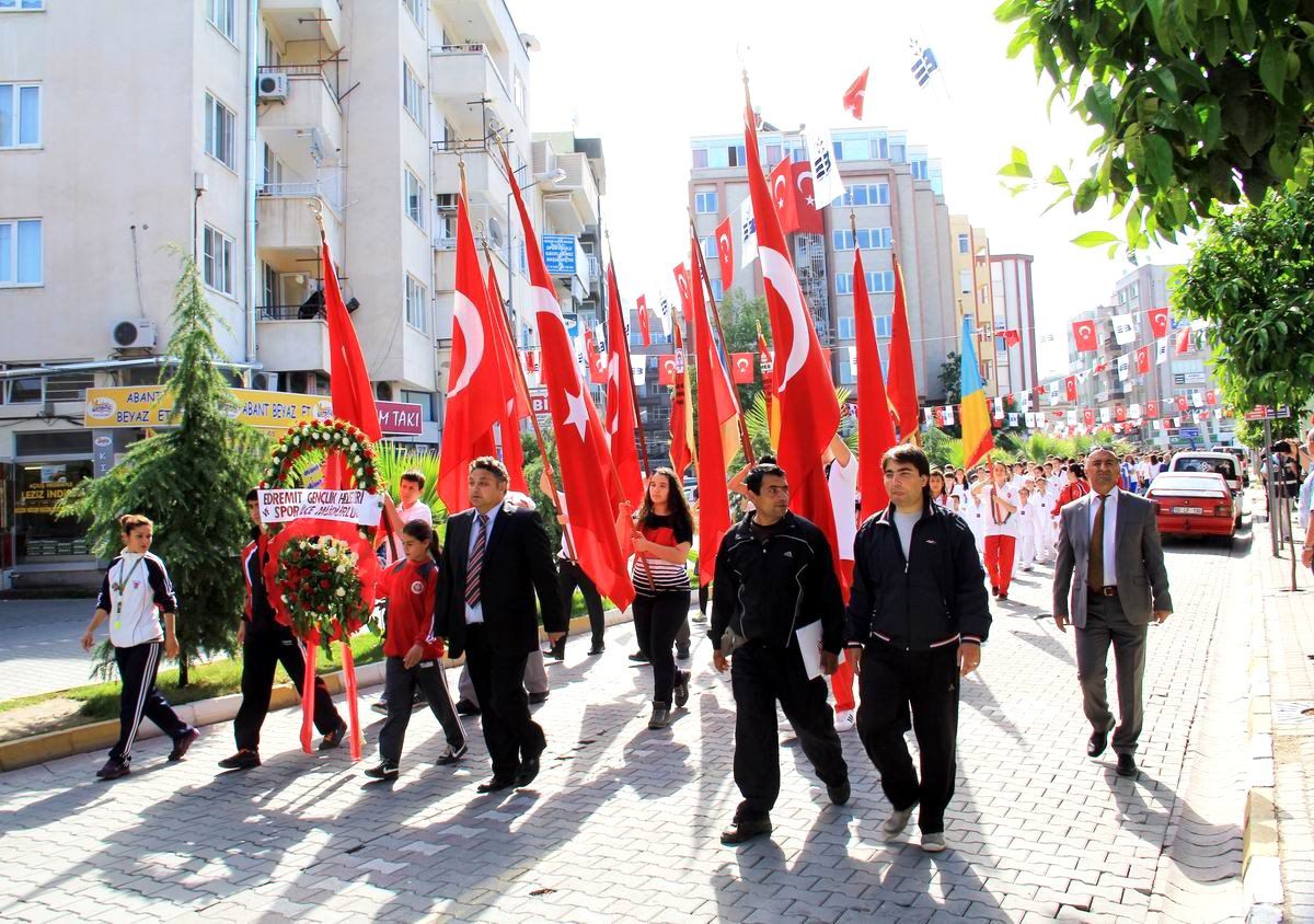 Edremit\'te 19 Mayıs Kutlaması