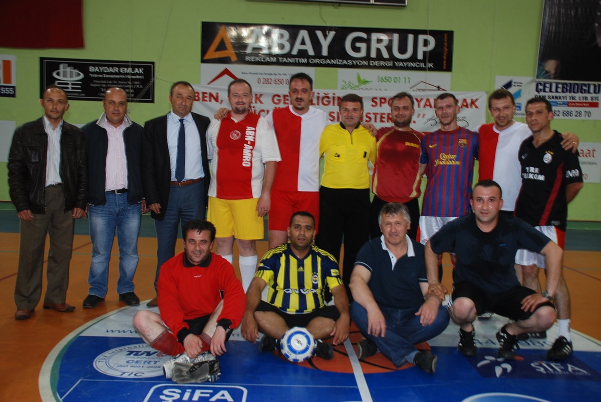 Gazeteciler Futsal Maçında Karşı Karşıya Geldi