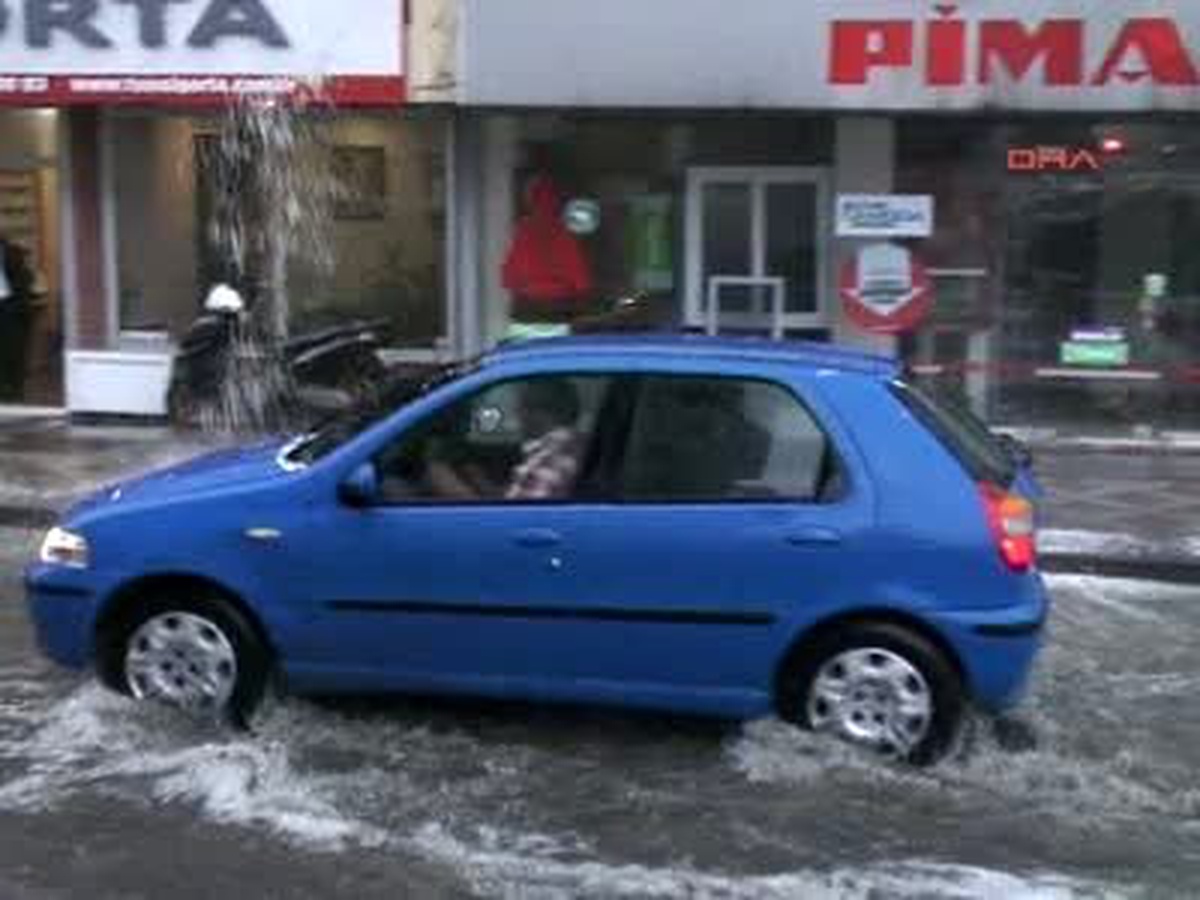 Gebze Kocaeli Yarım Saat Fırtına ve Doluya Teslim Oldu